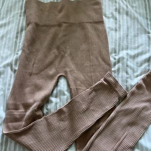NWOT nude ribbed leggings